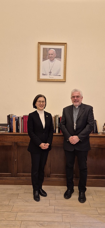 오현주 대사, 인간발전촉진부 차관 추기경 면담 (1.14)