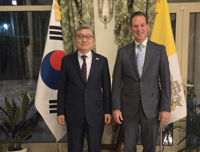 신형식 대사, 버치 주교황청 미국 대사 내외 초청 관저 만찬(3.6)