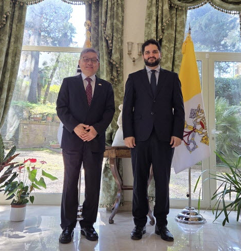 신형식 대사, 교황청 평신도가정생명부 소우자 차관 초청 관저 오찬(3.24)